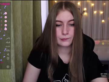 girl
        minnie_olson_ cam image #1187589