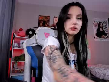girl
        vivian_qwerty cam image #6221001