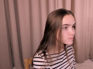 girl
        dominogoulder cam image #5569514