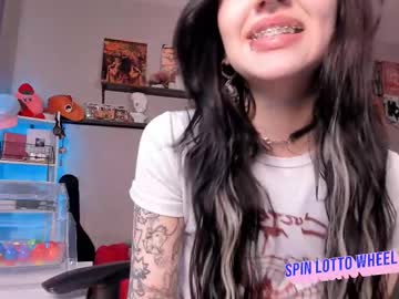 girl
        vivian_qwerty cam image #6781424
