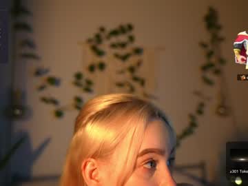 girl
        mother__of__dragons cam image #3161888