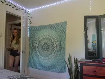 girl
        justpiper cam image #4268433
