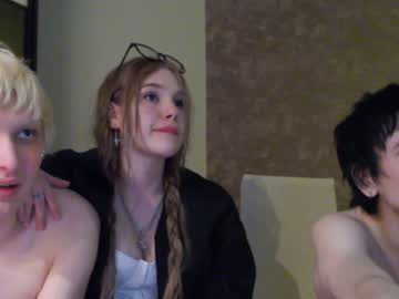 couple
        alyx1 cam image #3947373