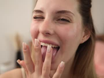 girl
        refined_style cam image #5051400