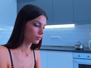 girl
        janecoxa cam image #2859552