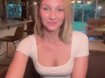 girl
        kaileeshy cam image #4732696