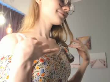 girl
        peggybanwell cam image #4360642