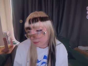 girl
        piff_pawgirl cam image #6909779