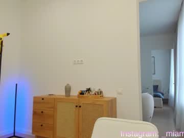 girl
        knee_ling cam image #2456718