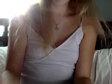 girl
        winterbunny69 cam image #3618119