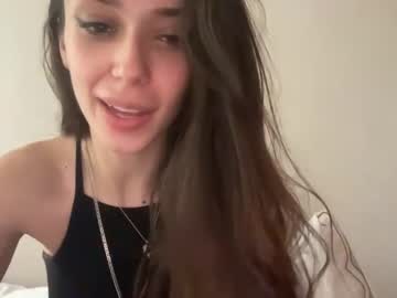 girl
        ariacutiee cam image #1529233