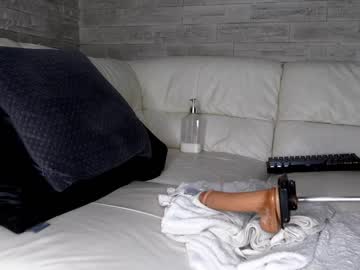 girl
        dee_waters cam image #2002205