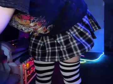 girl
        i_died_again cam image #1528877