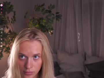 girl
        elswythalgood cam image #5727944