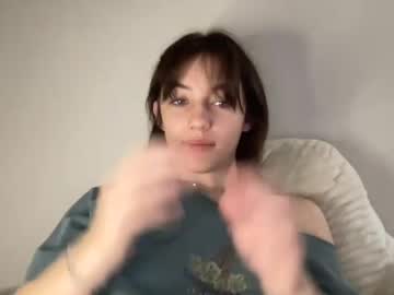 girl
        laceyflowers cam image #3006468