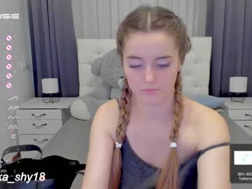 girl
        emmika_ cam image #648299