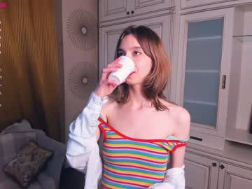 girl
        happiness_call cam image #1174865
