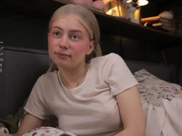 girl
        kateharrise cam image #5553509