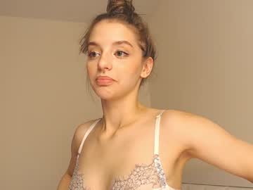 girl
        lesi_moon cam image #2133574