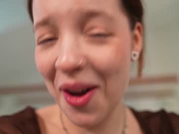 girl
        my_mia_ cam image #4087353