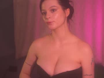 girl
        lorienn cam image #4444795