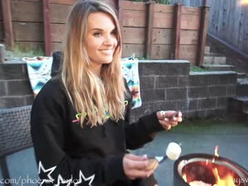 girl
        phoenix_taylor cam image #1162800