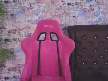 girl
        angelina_new cam image #3820278