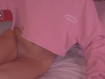girl
        kittenmoon_ cam image #2042456