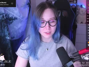 girl
        blue_mooncat cam image #1076695