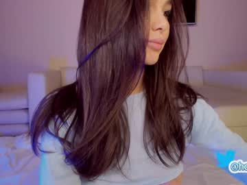 girl
        hollyextra cam image #543233