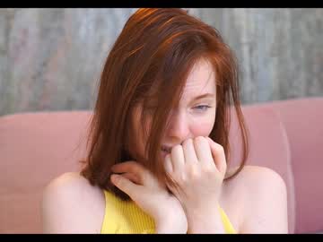 girl
        mona_elisa cam image #3032073