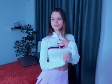 girl
        _night_moon_ cam image #2969117