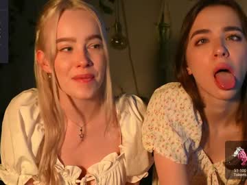 girl
        mother__of__dragons cam image #3050173