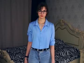 girl
        udelegorbett cam image #6093808