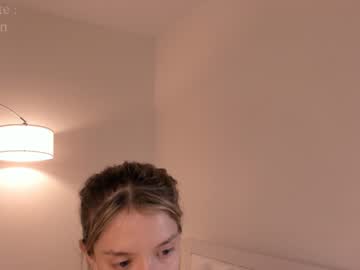 girl
        lesi_moon cam image #3597247