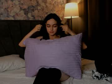 girl
        irisbroyn cam image #2301190