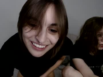 girl
        brattyashie cam image #4933388
