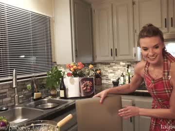 girl
        phoenix_taylor cam image #889810