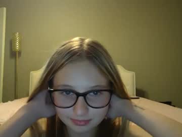 girl
        lilly_starrr cam image #5186293