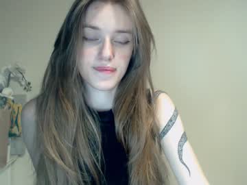girl
        esther_estrie cam image #3083249