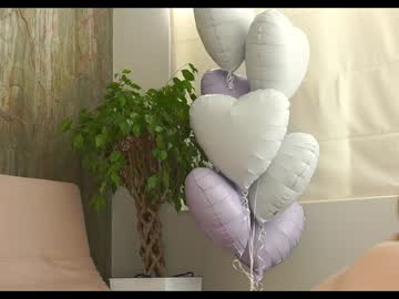 girl
        mona_elisa cam image #5015306