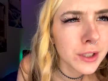 girl
        shiestykat999 cam image #4432257
