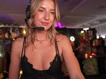 couple
        blondefoxsilverfox cam image #6040186