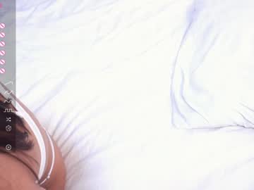 girl
        synneeastes cam image #4849772