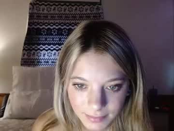 girl
        lily_marieee cam image #893894