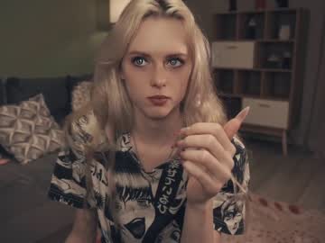 girl
        audreycarvin cam image #3715312