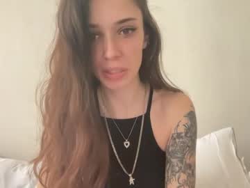 girl
        ariacutiee cam image #1528833
