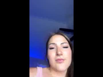 girl
        kyliemiley cam image #4868517