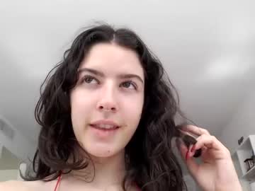 girl
        frenchava cam image #2653579