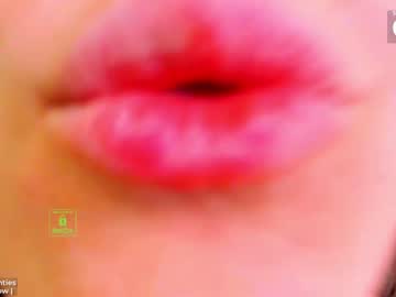 girl
        demurelixir cam image #3990472